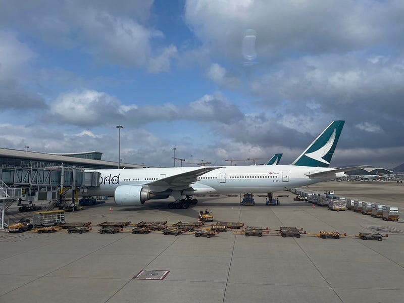 [飛行紀實] Cathay Pacific CX495 | 台北(TPE)→香港(HKG) | A350–1000商務艙 | 國泰航空桃園機場貴賓室