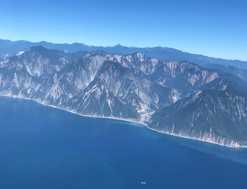 [飛行紀實] 立榮航空 UNI AIR B79182|花蓮(HUN)→台北松山(TSA) | ATR 72 經濟艙